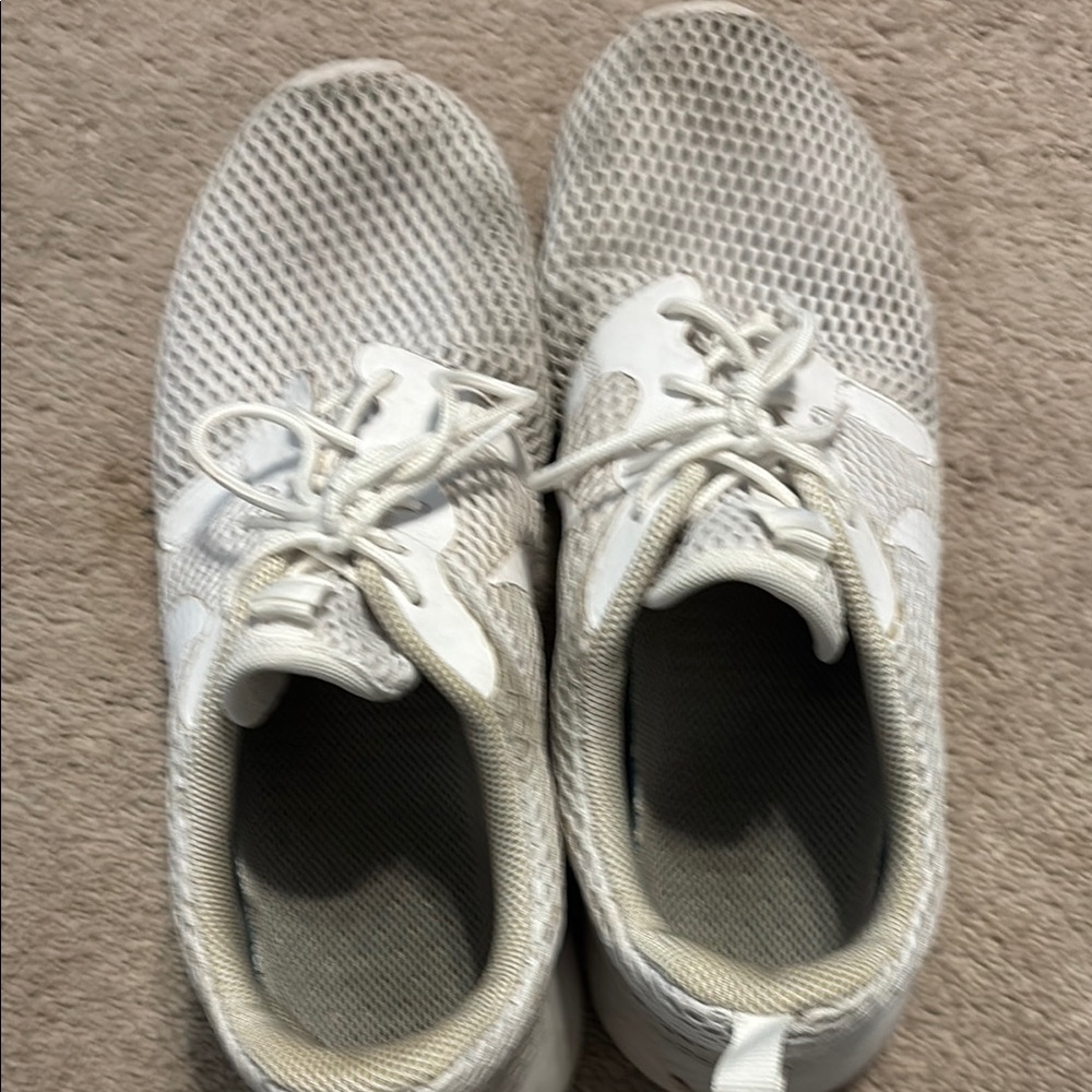 Nike Women's Athletic Shoes in White and Gray